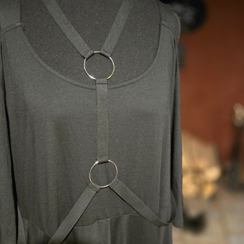 HOT TOPIC BLACK HARNESS & COLD SHOULDER MAXI DRESS 4 4X - Picture 6 of 16